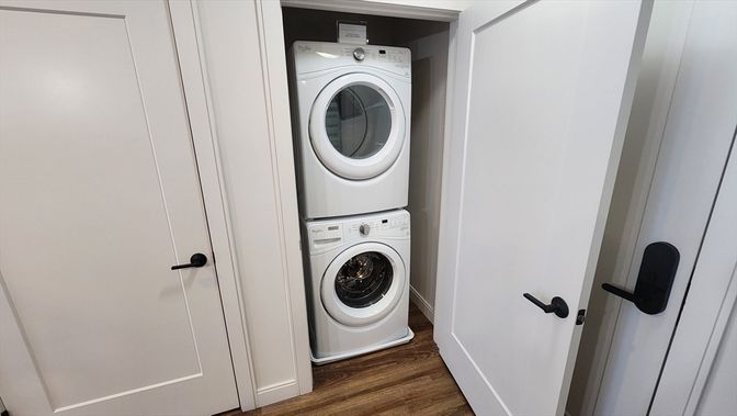 Interior, Utility Closets, Washer, Wood Texture Flooring