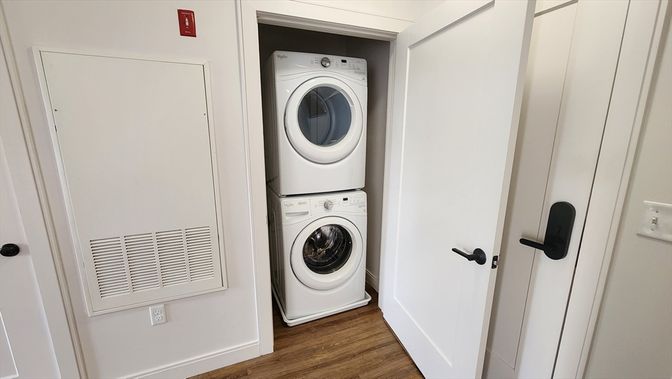 Interior, Utility Closets, Washer, Wood Texture Flooring