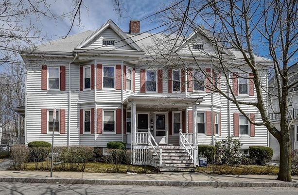 Exterior, Facade, Queen Anne Victorian