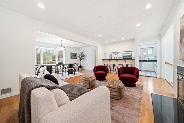 Dining room, Interior, Living room, Pendant Lights, Recessed Lighting, Wood Texture Flooring