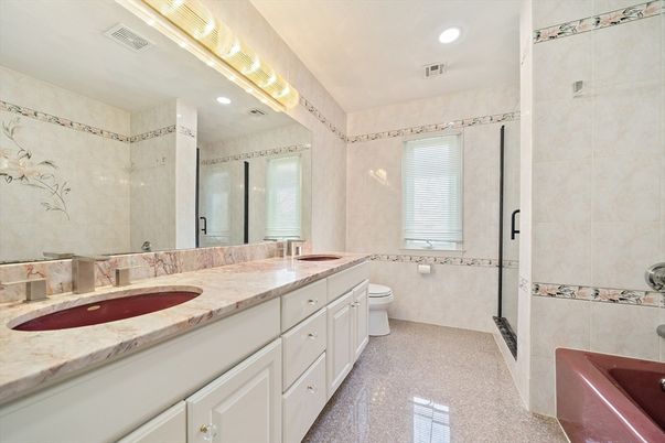Bathroom, Dual Sink Vanities, Interior, Recessed Lighting