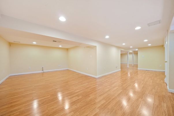 Empty room, Interior, Recessed Lighting, Wood Texture Flooring