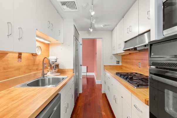 Interior, Kitchen, Pendant Lights, Wood Texture Flooring
