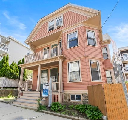 Exterior, Facade, Queen Anne Victorian