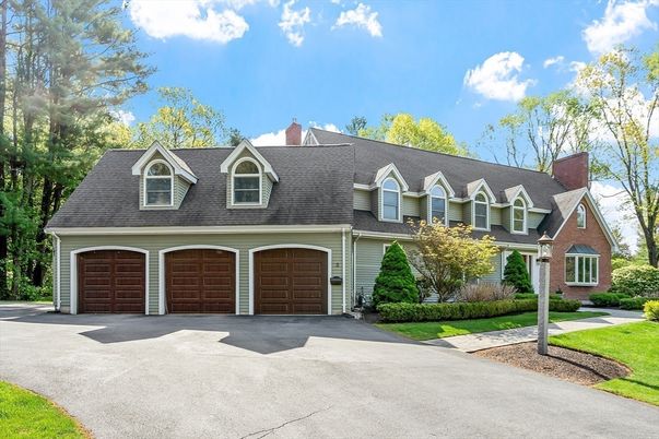 Attached, Exterior, Facade, Cape Cod