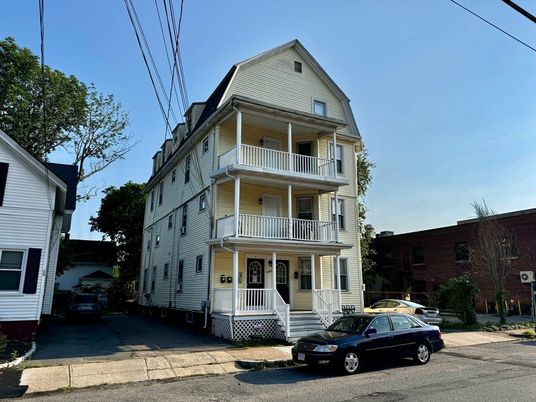 Exterior, Facade, Queen Anne Victorian