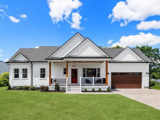 Attached, Exterior, Facade, Farmhouse