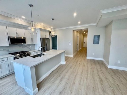Interior, Kitchen, Pendant Lights, Recessed Lighting, Wood Texture Flooring