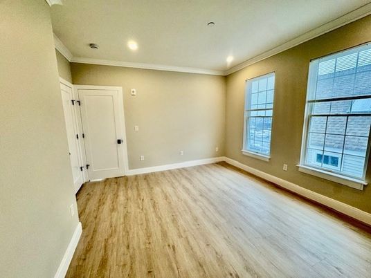 Empty room, Interior, Recessed Lighting, Wood Texture Flooring