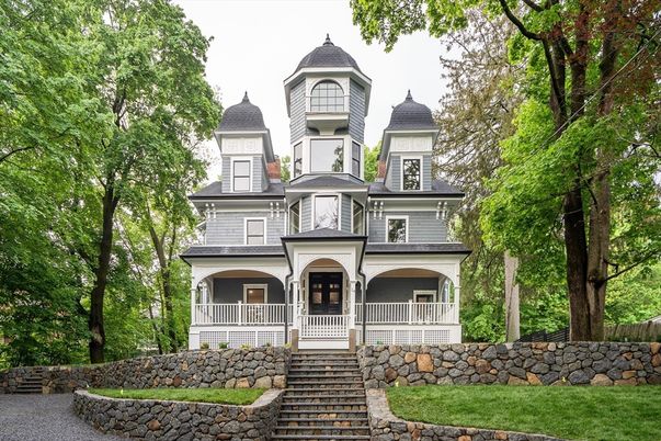 Exterior, Facade, Queen Anne Victorian