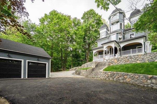 Attached, Exterior, Facade, Queen Anne Victorian
