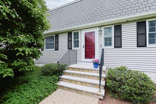 Exterior, Facade, Cape Cod