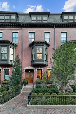 Exterior, Facade, Brick Facade, Rowhouse