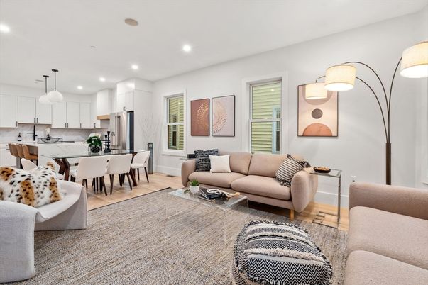 Dining room, Interior, Kitchen, Living room, Pendant Lights, Recessed Lighting, Stainless Steel Appliances