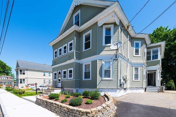 Exterior, Facade, Queen Anne Victorian