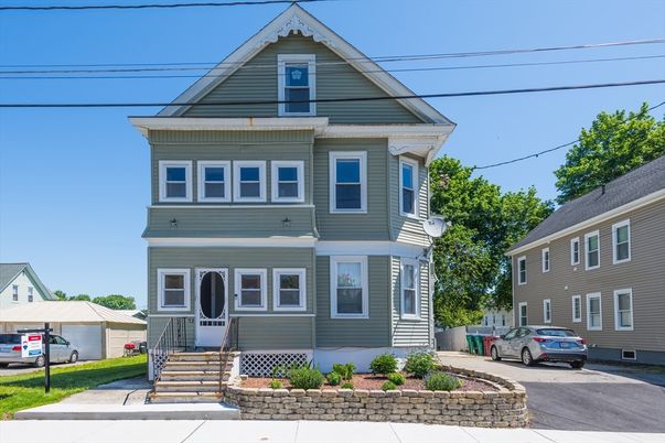 Exterior, Facade, Queen Anne Victorian