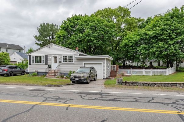 Attached, Exterior, Facade, Cape Cod