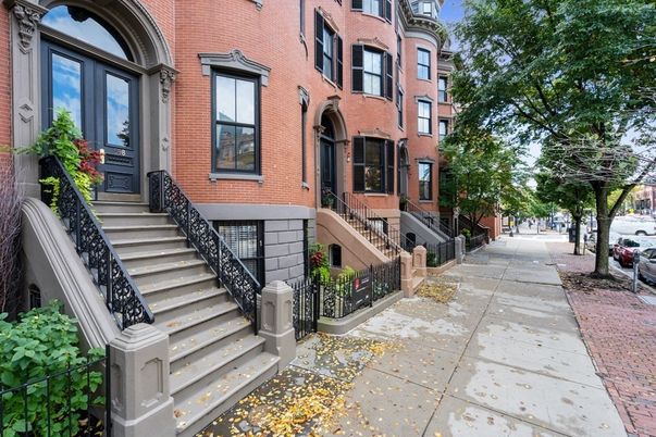 Exterior, Facade, Brick Facade, Rowhouse