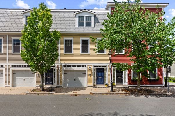 Attached, Exterior, Facade, Rowhouse