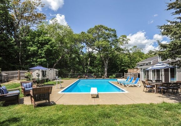 Exterior, Pool