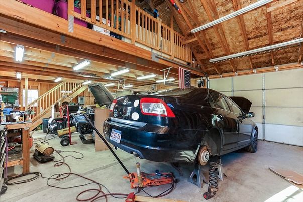 Garage, Interior, Wooden Beams