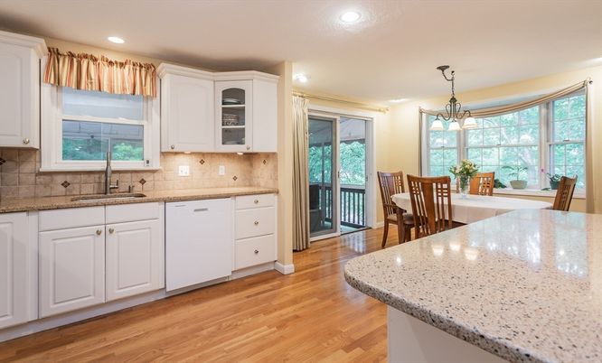 Dining room, Interior, Kitchen, Pendant Lights, Recessed Lighting, Wood Texture Flooring