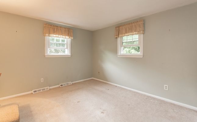 Empty room, Interior