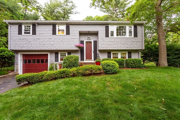 Attached, Exterior, Facade, Raised Ranch