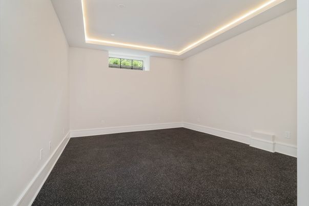 Empty room, Interior, Recessed Lighting
