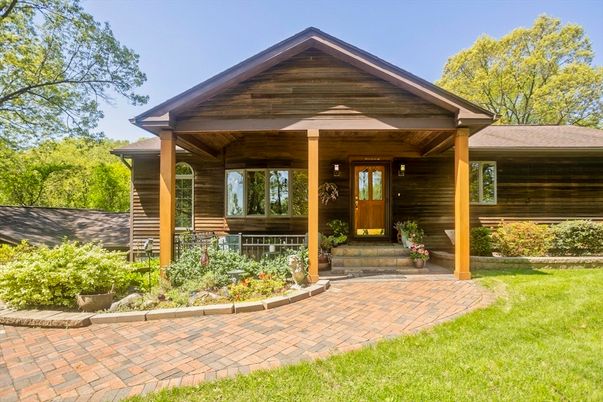 Exterior, Facade, Log Home