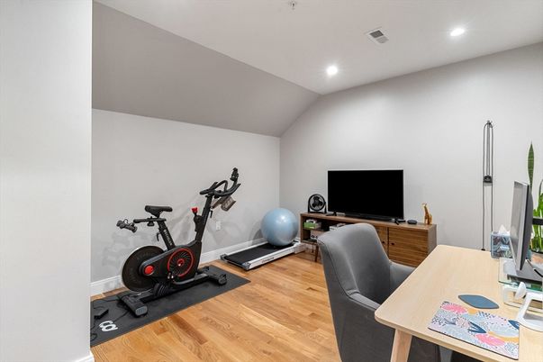 Fitness Equipment, Interior, Recessed Lighting, Wood Texture Flooring