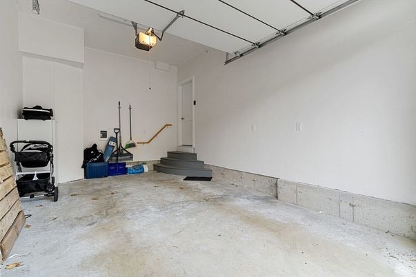 Garage, Interior