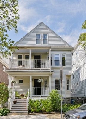 Exterior, Facade, Queen Anne Victorian
