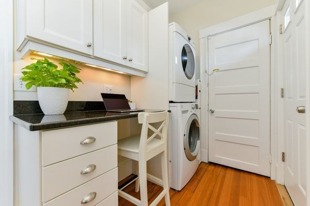 Interior, Utility Closets, Washer, Wood Texture Flooring