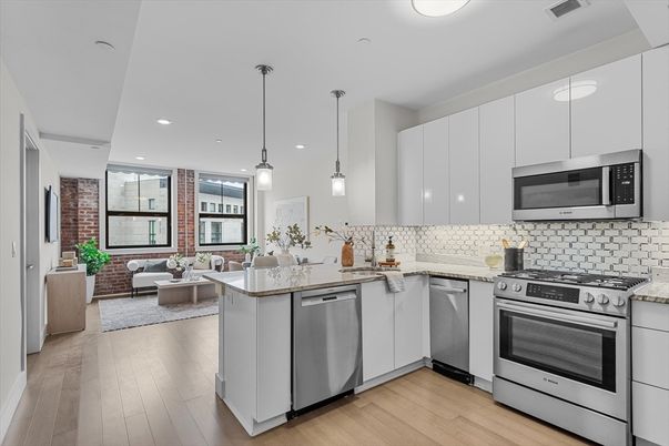 Interior, Kitchen, Living room, Pendant Lights, Recessed Lighting, Stainless Steel Appliances, Wood Texture Flooring