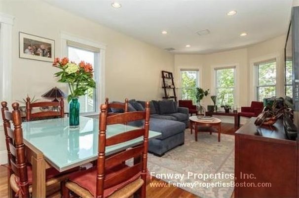 Dining room, Interior, Living room, Recessed Lighting, Wood Texture Flooring