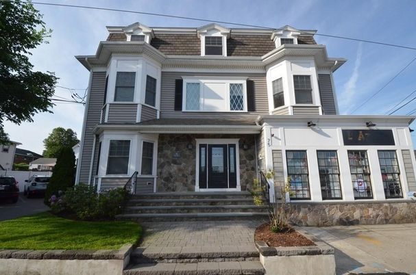 Exterior, Facade, Queen Anne Victorian