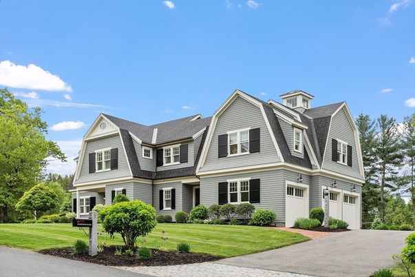 Attached, Exterior, Facade, Queen Anne Victorian
