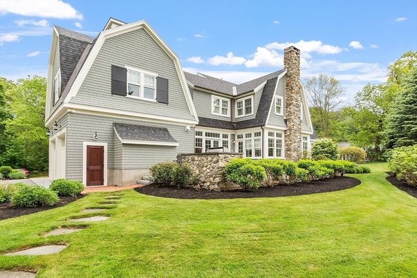 Attached, Backyard, Exterior, Facade, Queen Anne Victorian
