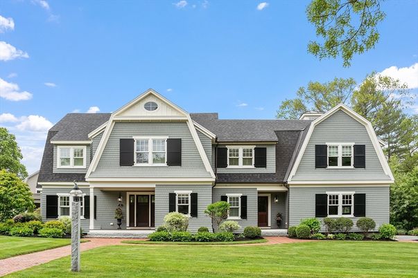 Exterior, Facade, Farmhouse