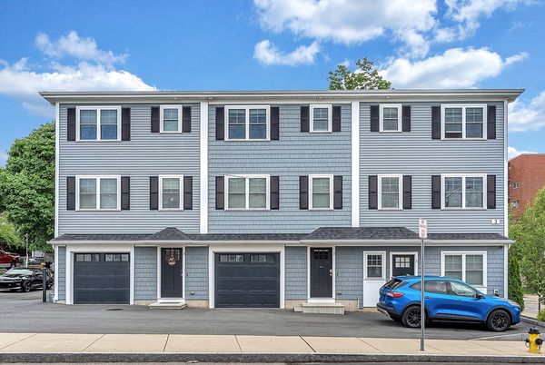 Attached, Exterior, Facade, Rowhouse