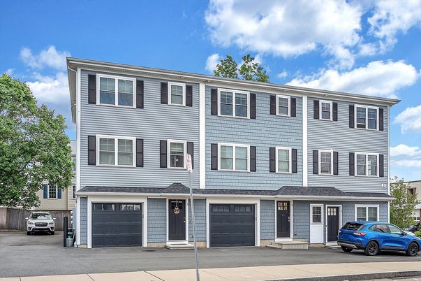 Attached, Exterior, Facade, Rowhouse