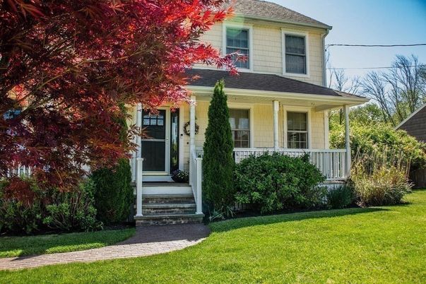 Exterior, Facade, American Foursquare