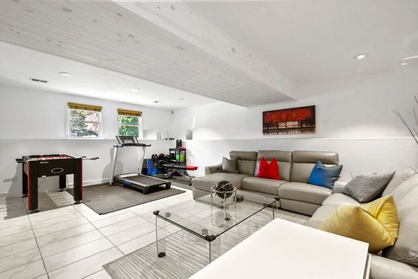 Fitness Equipment, Game Room, Interior, Living room, Recessed Lighting
