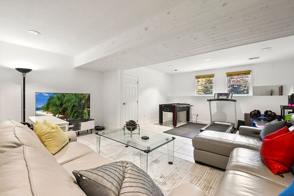 Fitness Equipment, Interior, Living room, Recessed Lighting