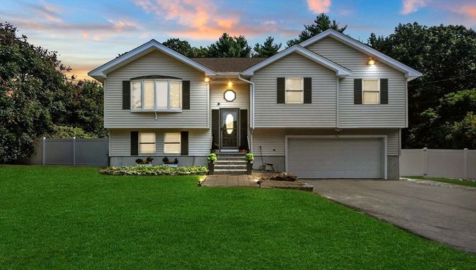 Attached, Exterior, Facade, Raised Ranch