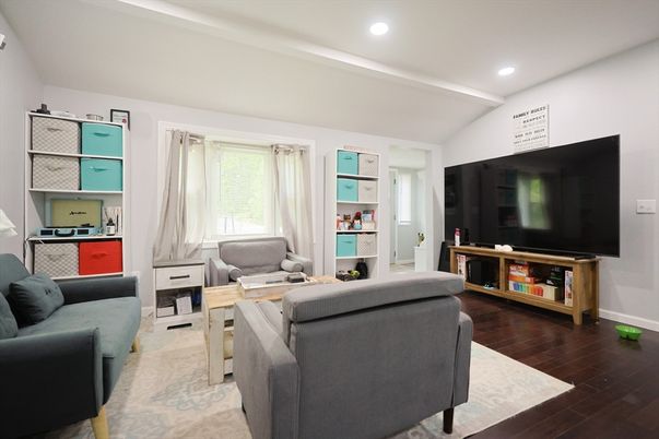 Interior, Living room, Recessed Lighting, Wood Texture Flooring