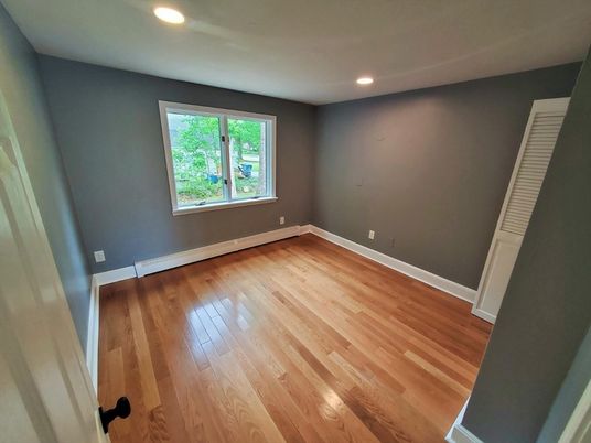 Empty room, Interior, Recessed Lighting, Wood Texture Flooring