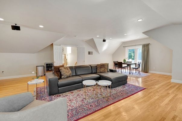 Fitness Equipment, Interior, Living room, Recessed Lighting, Wood Texture Flooring