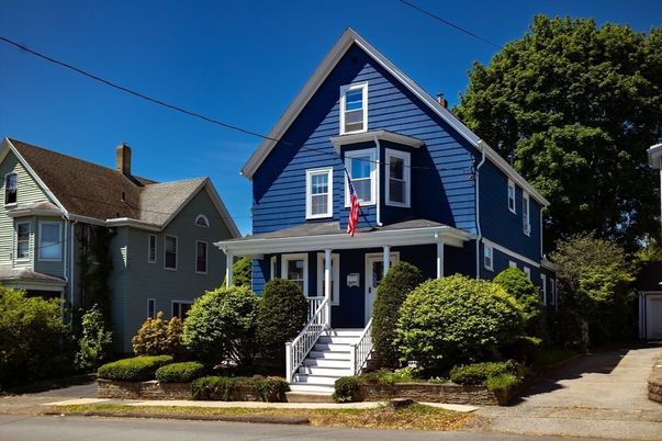 Exterior, Facade, Queen Anne Victorian